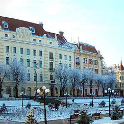Teatralna_ploscha_Chernivtsiv,_administrative_building_BSMU